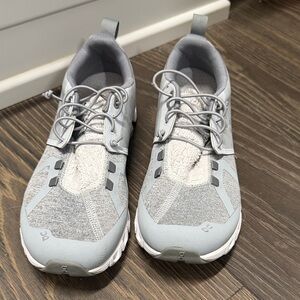 On Cloud sneakers! Terry grey.